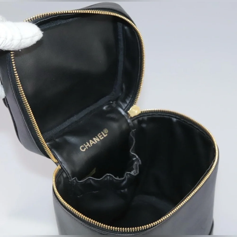 CHANEL CC Logo Grained Calfskin Cosmetics Vanity Hand Bag - Picture 12 of 16